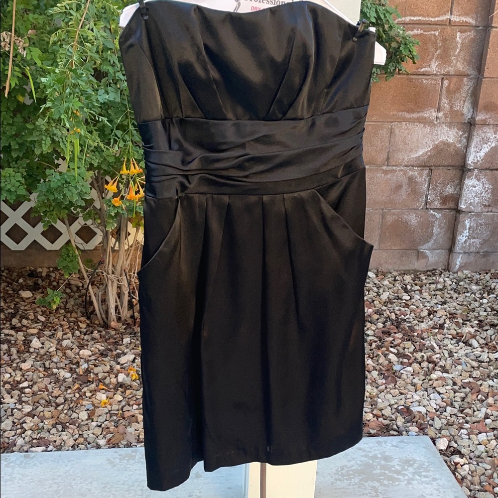 Elegant Black Strapless Satin Dress w/ pockets